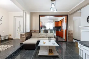 Sun & Waves Beachfront Suite - Image 3
