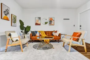 Boho-styled home w/newly remodeled fenced-in pool! - Image 4