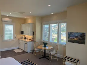 Suite Retreat - Image 4