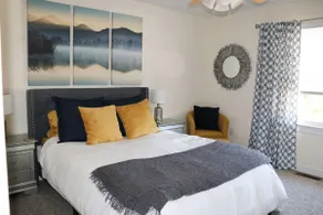 R-Town Retreat, 2BR - Image 2