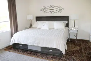 R-Town Retreat, 2BR - Image 5