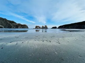 Ocean's Whisper Beach House - Image 2
