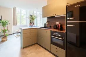Bright apartment with courtyard - Image 5