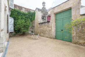 Bright apartment with courtyard - Image 4