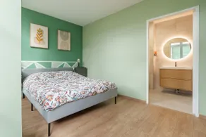 Bright apartment with courtyard - Image 3