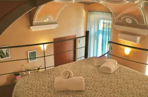 The Painter's Nest with Private Lake Garden - Image 2
