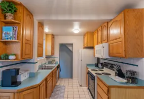 4 Bedroom 2.5 bath-Sleeps 8+ Near it all- Ford/Tel - Image 4