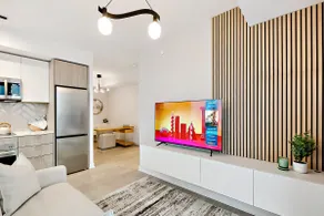 Chic Condo: Unbeatable Location! - Image 5