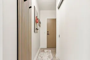 Chic Condo: Unbeatable Location! - Image 2