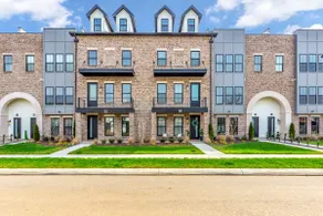 Luxury Massive Townhome, Pool, Elevator, Amenities - Image 2