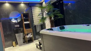 Murano Gold Gîte with Private HOT TUB & SAUNA - Image 5