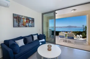 Ashlin seaside Luxury Apartment - Image 4