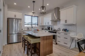 5 Queen Beds • Family Home • Foosball • Near Airport • AC - Image 2