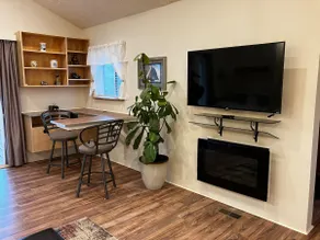 Cozy Cabin on Lake - Image 2