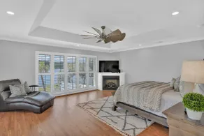 Luxury Lakefront Retreat Sleeps 18 Dock + Hot tub - Image 4