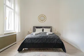 Luxury Apt by Castle, Free Public Parking near - Image 2