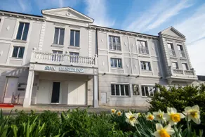 Lake Apartment - Image 3
