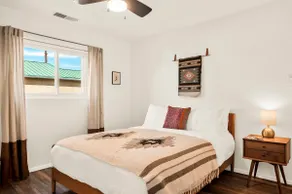 Casa Escondida-Old Town/Downtown Gated Parking - Image 2