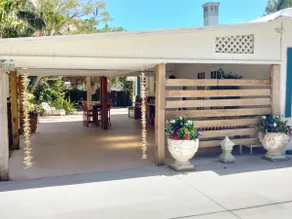 Rocky's Banyan Bungalow in Zeus Park/Walk To Beach - Image 2