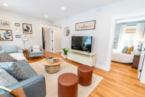 Sage Haven: Elegant, Comfortable, Close to Yale - Image 2