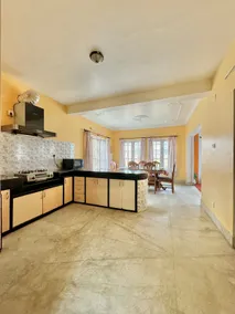 Spacious Chic Gateway to Delve into Historic City. - Image 4