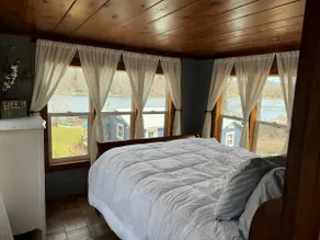 Lakefront Cottage w/ kayaks, firepit & water views - Image 4