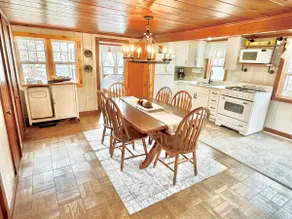 Lakefront Cottage w/ kayaks, firepit & water views - Image 3