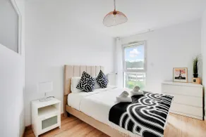 Paris Quiet apartment 10 min free parking & metro - Image 3