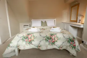 Cottage in lovely Rossett Village sleeps 7 - Image 4