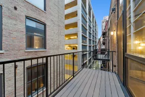 River North 2BD Condo: Parking, Balcony, Laundry - Image 5