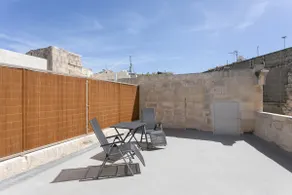 SUPER Location Suite + Private Rooftop + Balcony - Image 2