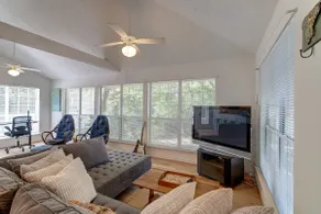 Cute Guesthouse for 3 | Near Woodlands - Image 3