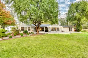 Private Farmhouse Estate w/ Barn ✔ Wedding, Event - Image 2