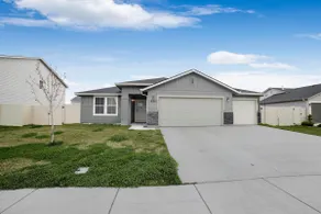 3 car garage Twin Falls house, RV Parking - Image 4