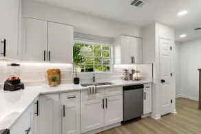 Downtown Alpharetta Townhome: 2 Luxury Ensuites - Image 5