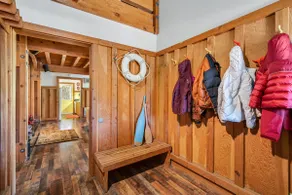 The Lake Chalet - Image 5