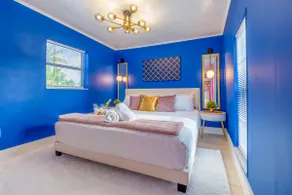 Marilyn | 5min HardRock| 4 PPL | King Bed| Parking - Image 3