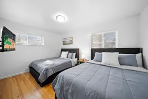 Downtown Green 4-Bed Haven | Sleeps 8 - Image 3