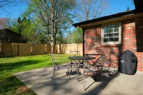 Henrietta House: Quiet Comfort with Fenced Yard - Image 3