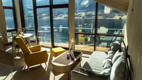Architect-designed, newly built cabin/waterfront house - Image 2