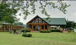Sunrise Lodge Lakeside Cabin - Image 3