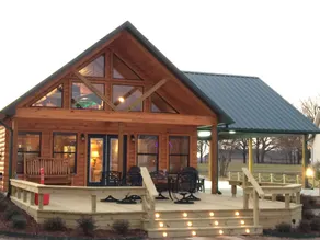 Sunrise Lodge Lakeside Cabin - Image 2