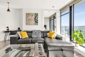 Luxury Central Apartment with City Views - Image 3