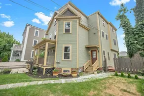 Spacious 2bd/1ba Apt | Free Parking - Image 3