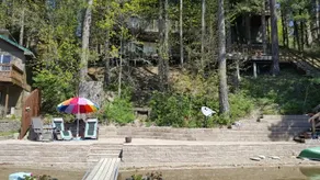 Twin Lakes Guesthouse Chalet - Image 2