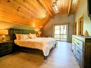Chic A-Frame: Vaulted Ceilings | Golf | Lake - Image 4