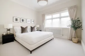Stunning Single-level Knightsbridge Flat w/lift - Image 2
