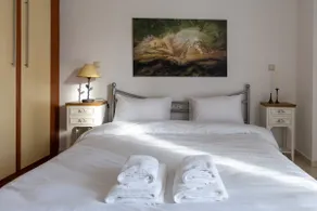 Sunshine Retreat Apartment - Image 5