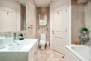 Stylish Penthouse in Trafalgar Square - Image 4