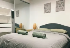 Modern apartment@CBD + parking - Image 2